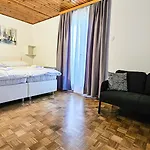 Koblar Πανσιόν