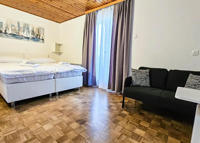 Koblar بيت ضيافة