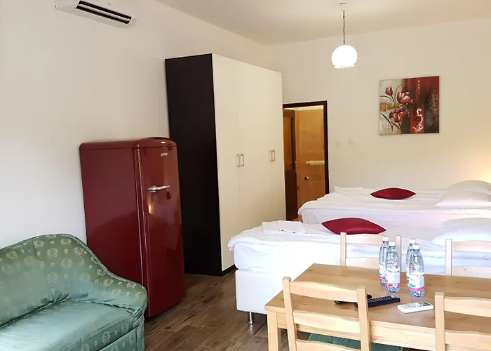 Koblar بيت ضيافة